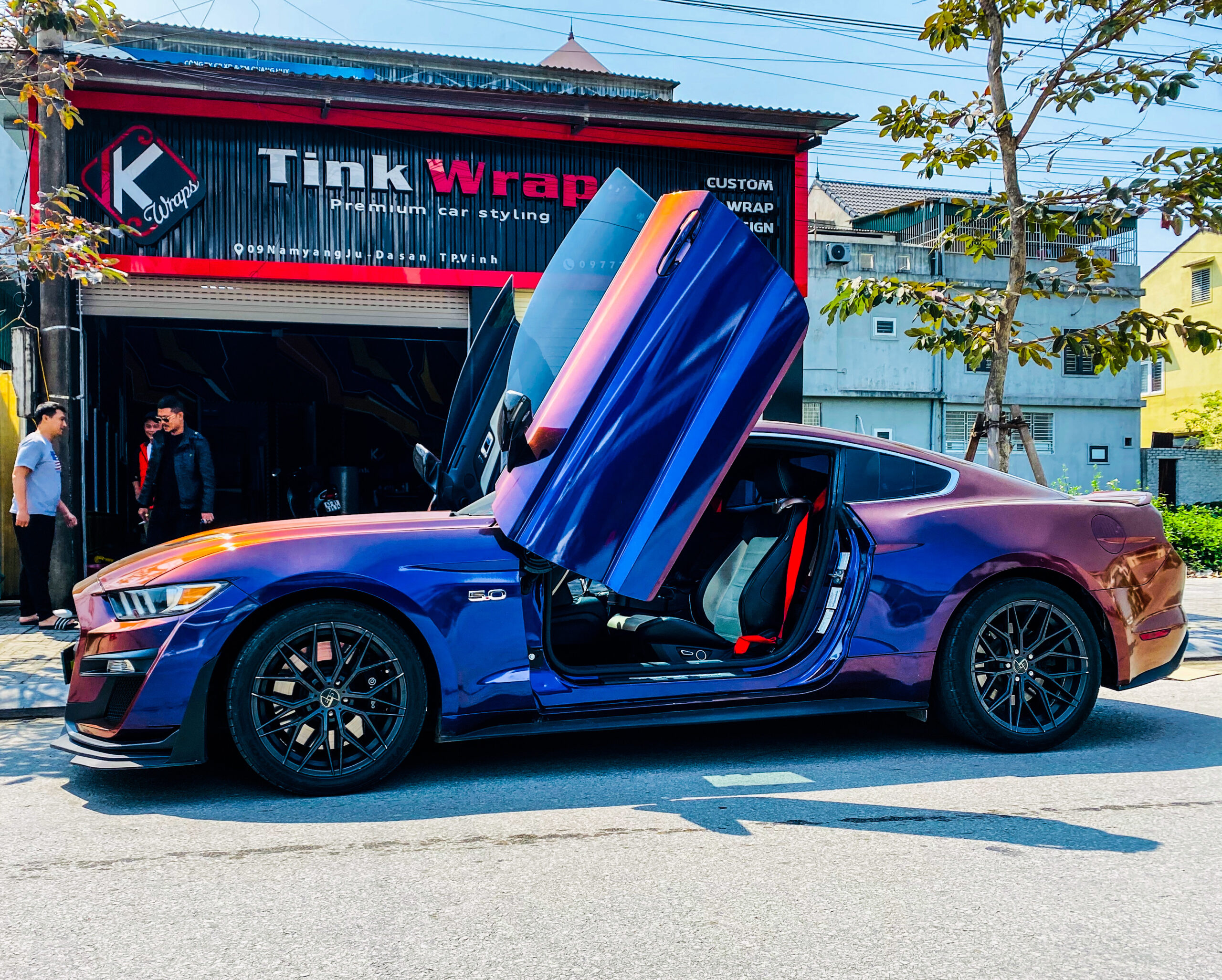Ford Mustang wrap doi mau